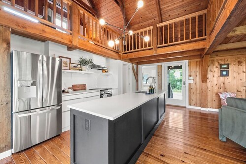 Field's Edge Cabin | Scenic Views & Modern Comfort