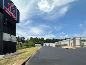 A large building with a prominent sign for a motel and a sports bar & grill. - King Room | Pet-Friendly | 3.4 Miles from Woodland Hills Golf Club (Nacogdoches)