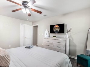 IMG 6570 - 500 Yds to AT&T Stadium Balcony 2BR Sleeps 6 (Arlington)