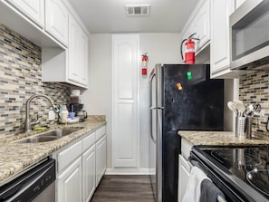 IMG 6545 - 500 Yds to AT&T Stadium Balcony 2BR Sleeps 6 (Arlington)