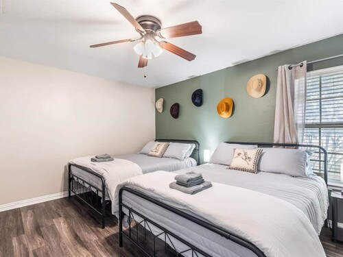 500 Yds to AT&T Stadium Balcony 2BR Sleeps 6