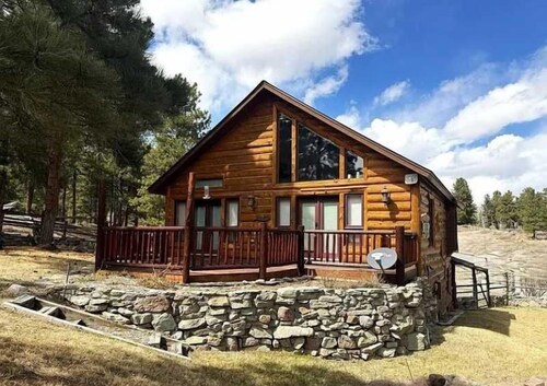 Alpen Haus - Cozy Comfort with Garage Parking and Close to Town