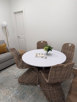 Dining - Starkville MS Luxury Townhome! Perfect for Gameday! 5 minutes to MSU! (Starkville)