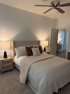 Room - Starkville MS Luxury Townhome! Perfect for Gameday! 5 minutes to MSU! (Starkville)