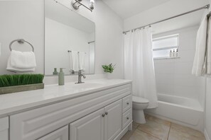 Bathroom - Floribella Disney Escape Family Fun + Game Room (Kissimmee)