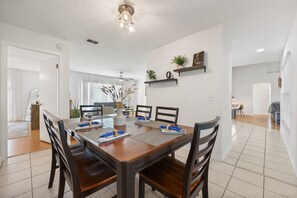 Dining - Floribella Disney Escape Family Fun + Game Room (Kissimmee)