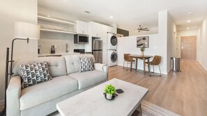 A modern apartment with a living room, kitchenette, and dining area. - Landing | Amazing 1BD in Kannapolis (Kannapolis)
