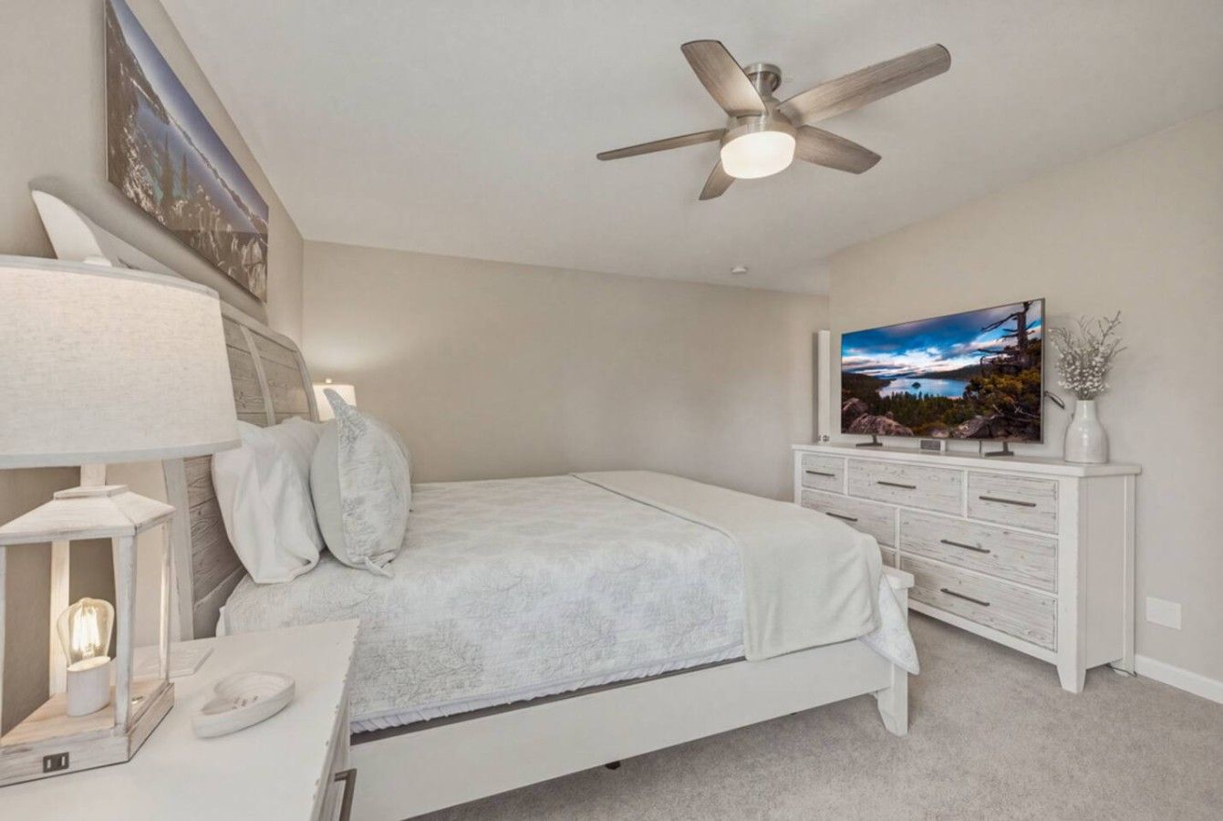 Desk, WiFi, bed sheets