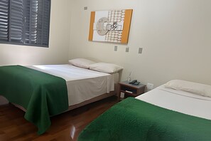 Suite 106 - 1CS/1S/AR | Bàn ủi/dụng cụ ủi quần áo, truy cập Internet không dây miễn phí 