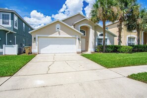 Exterior - Luxury 5BD home close to Disney with Private Pool (Kissimmee)