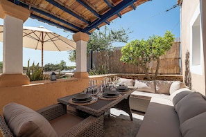 Outdoor dining - Vrbo Property (Formentera)