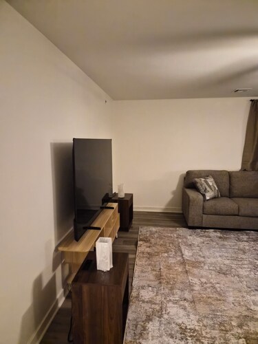 2-bedroom apartment in lovely Harrisburg with AC for comfort