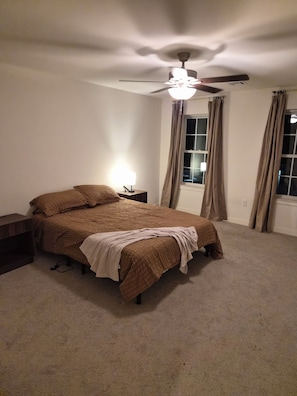Room - 2-bedroom apartment in lovely Harrisburg with AC for comfort (Harrisburg)
