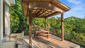 Outdoor dining - Casa Lola - Aguadilla - Pool & Rooftop with Sunset Ocean Views - Luxuary Home (Aguadilla)
