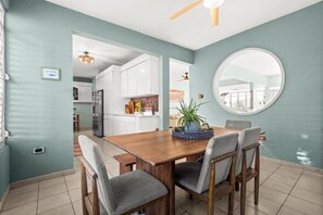 Dining - Casa Lola - Aguadilla - Pool & Rooftop with Sunset Ocean Views - Luxuary Home (Aguadilla)