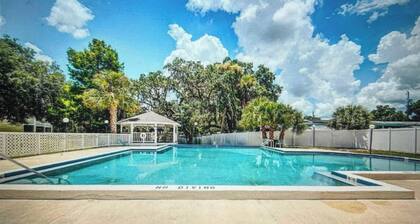 Lakeside Serenity Retreat