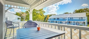 Lakeside Serenity Retreat