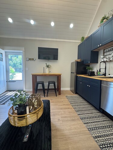 1 Bedroom & Loft cabin, Lake Access in Oak Ridge near Downtown Knoxville/ UT