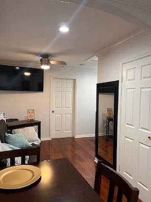 A dining area with a table, chairs, a ceiling fan, and a door. - La Casita private & quiet with great location area (San Antonio)