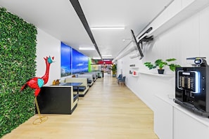 Lobby - Paradise Pods (Benowa)