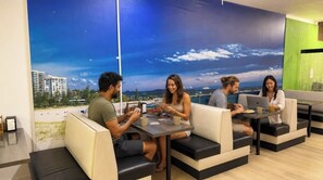 Dining - Paradise Pods (Benowa)