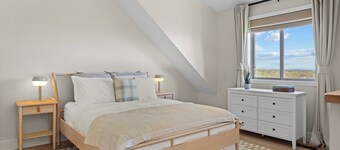 Cozy Romulus Cabin with panoramic views of Cayuga Lake. Sauna and winery on-site
