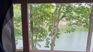 Outdoor dining - Coronado Crow’s Nest - Modern Lake Retreat w/ Kayaks, Paddleboat, & Scenic Decks (Hot Springs Village)