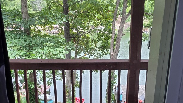 Property grounds - Coronado Crow’s Nest - Modern Lake Retreat w/ Kayaks, Paddleboat, & Scenic Decks (Hot Springs Village)