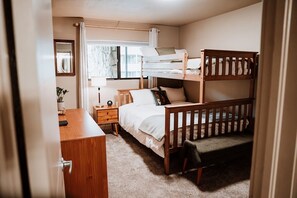 Room - 2BR 2BA CONDO w/ VIEWS OF LAKE AND MOUNTAINS (Dillon)