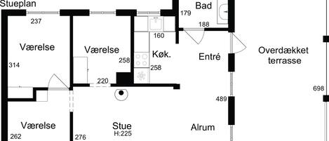 Planta baixa de um hotel com vários banheiros privativos, uma kitchenette e um terraço.
