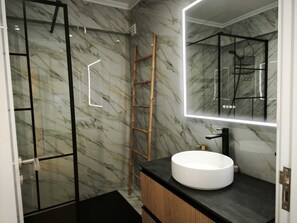 Unclassified image, 5 of 16, button - Vrbo Property (Cascais)