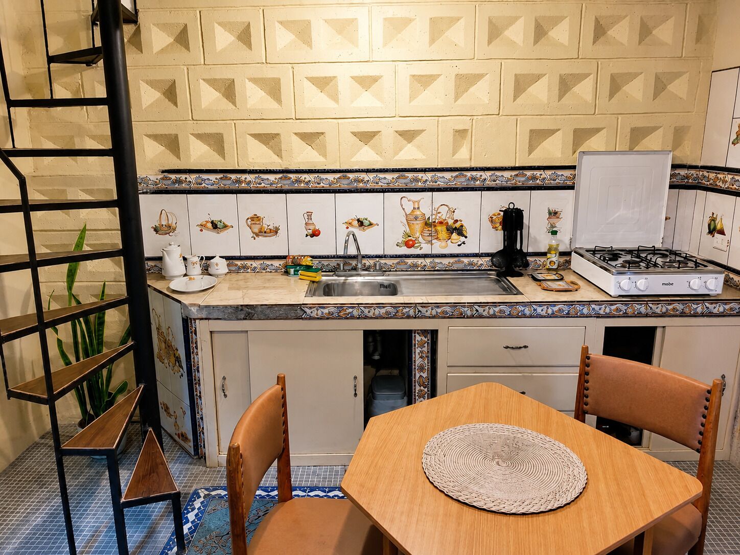 Superior Double Room, Balcony, Courtyard View | Private kitchen