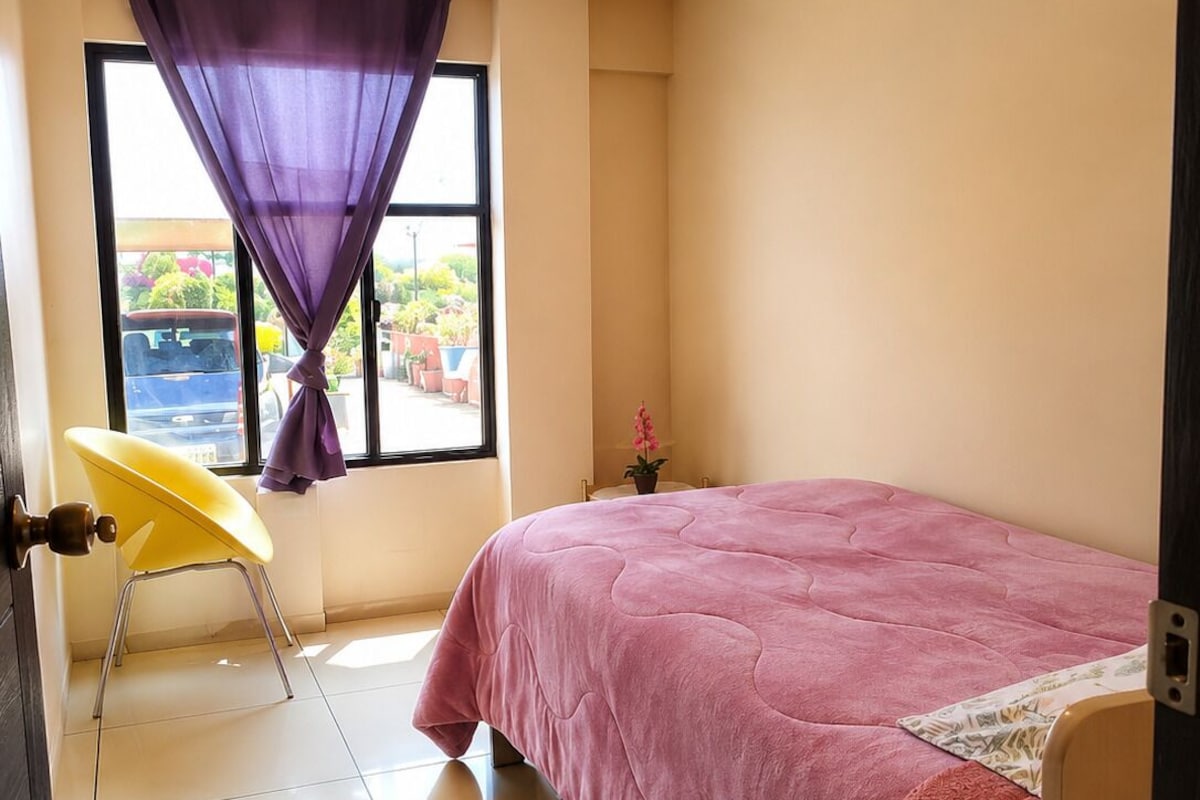 Kamar Triple Keluarga, patio, pemandangan halaman | Wi-Fi gratis