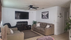 Unclassified image, 5 of 7, button - 2-bedroom house in peaceful Arvin short distance from Hard Rock casino (Arvin)