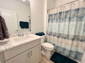 Bathroom - Auburn Retreat - 4BR Great for Groups (Auburn)