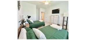 Room - Auburn Retreat - 4BR Great for Groups (Auburn)