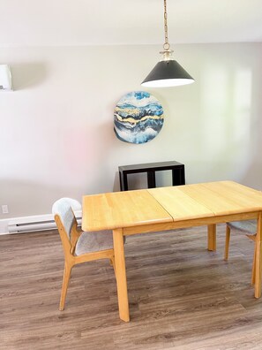 Dining - Bright, spacious private home. Easy access to downtown & the famous Cabot Trail! (Sydney)