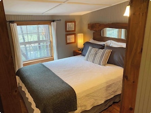 Room - Rustic 2-bedroom cabin. 4 mins charming Dahlonega square (Dahlonega)