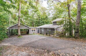 Exterior - Tranquil 2-bedroom cabin in the Woods. 4 mins to charming Dahlonega townsqaure (Dahlonega)