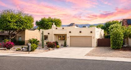 3 Minutes to Golf Resort & Spa, Private Hot Tub, Family Friendly