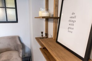 A framed inspirational quote on a wall, a wooden shelf with candles, and a chair. - 10- Incredible Apt. Privileged Location Recoleta (Buenos Aires)