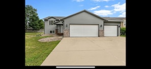 Unclassified image, 3 of 45, button - Family fun retreat with chefs kitchen and gameroom/pets friendly (Brandon)