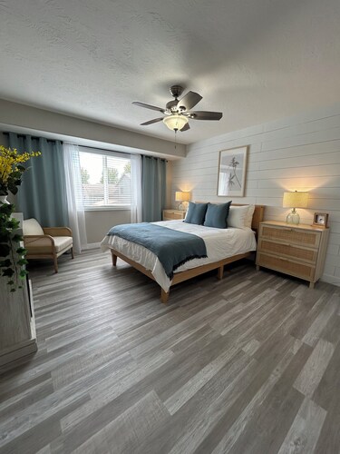 Family fun retreat with chefs kitchen and gameroom/pets friendly