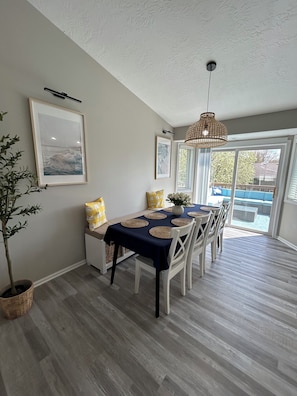 Unclassified image, 5 of 45, button - Family fun retreat with chefs kitchen and gameroom/pets friendly (Brandon)
