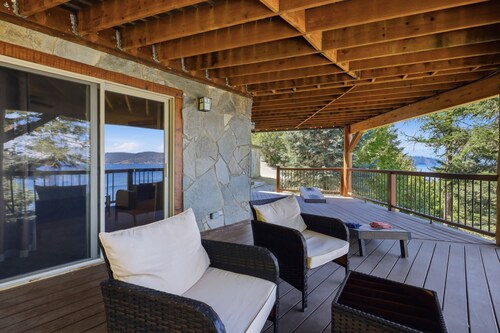 Cozy's lakefront cabin with hot tub and boat slip