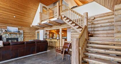 Cozy's Lakefront Lodge | Luxury Log Cabin