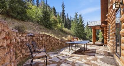 Cozy's Lakefront Lodge | Luxury Log Cabin