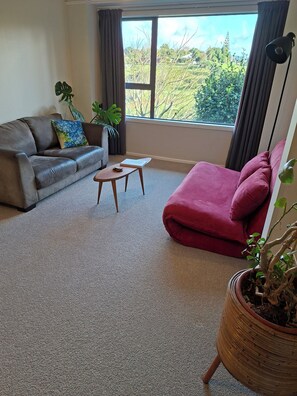 Living area - Frankleigh Park Stay (New Plymouth)