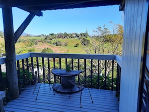 Outdoor dining - Frankleigh Park Stay (New Plymouth)