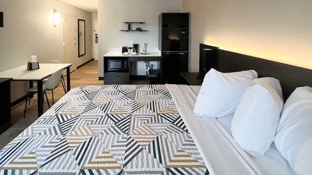 Budget & Pet-friendly Room | Free Parking | Durst Taylor Museum - 2.4 Miles - Nacogdoches, TX